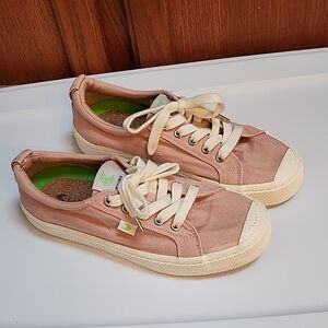 Cariuma Pink and Cream Athletic Shoes